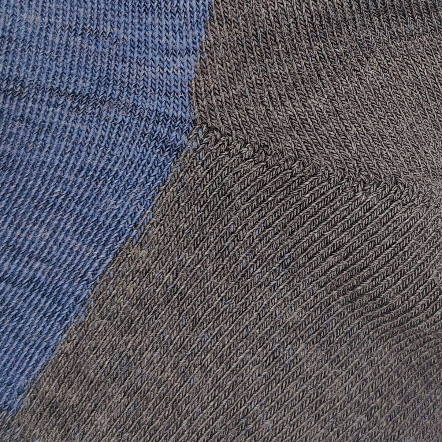 Close-up detail of Laetts men’s ultralight ski socks showing the Merino wool knit texture and cushioned sole area. Highlighting patented HygroHeat™ thermal yarns that retain warmth while keeping the socks thin and lightweight for ski boot comfort.